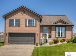 20938 Oak St, Gretna, NE 68028