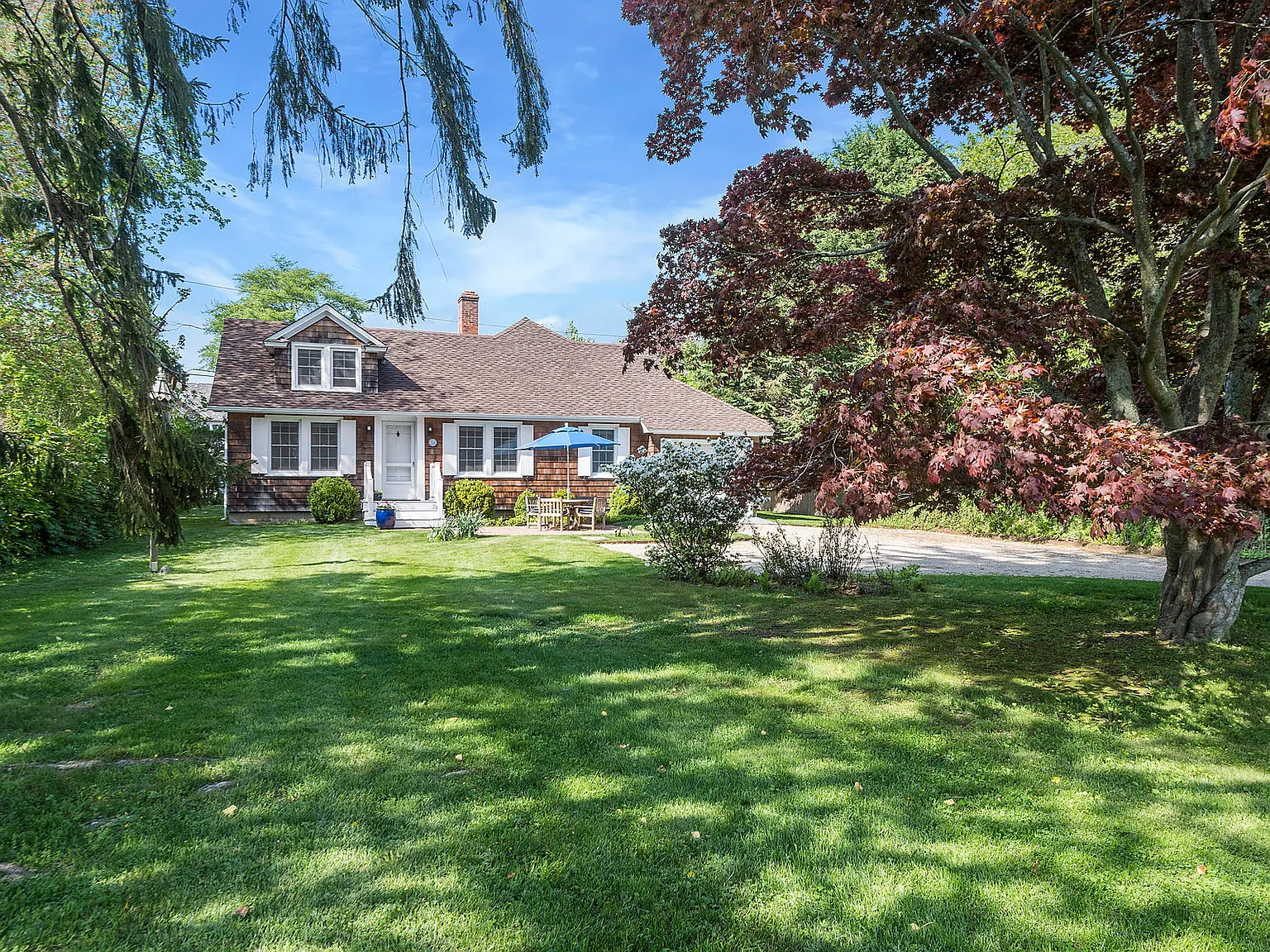 East Hampton Village Cottage — Photo 2