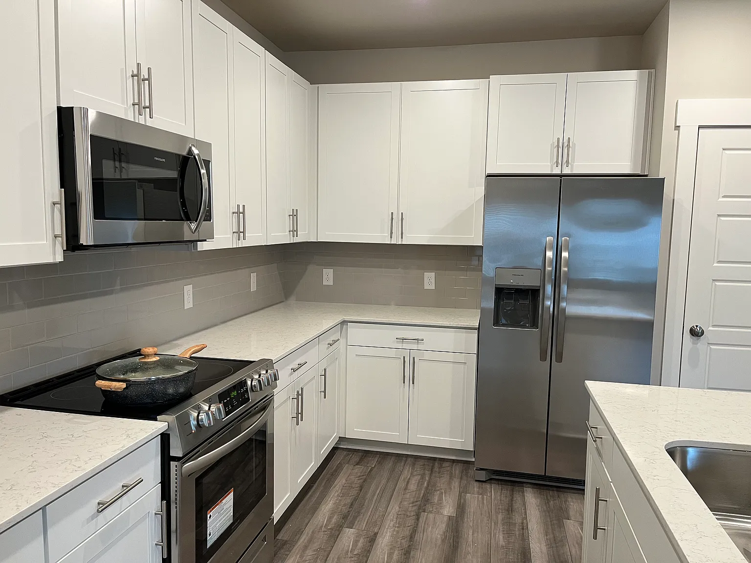3 bed, 2.5 bath, 1725 sqft, $2,199 — Photo 3