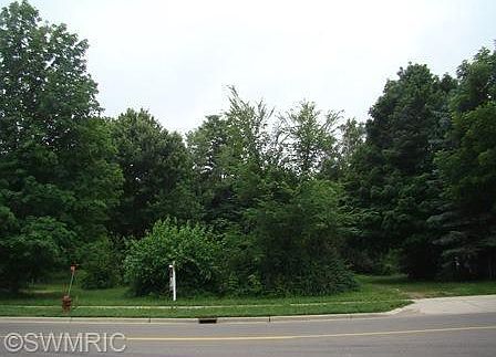 2nd image of 323 Allegan St