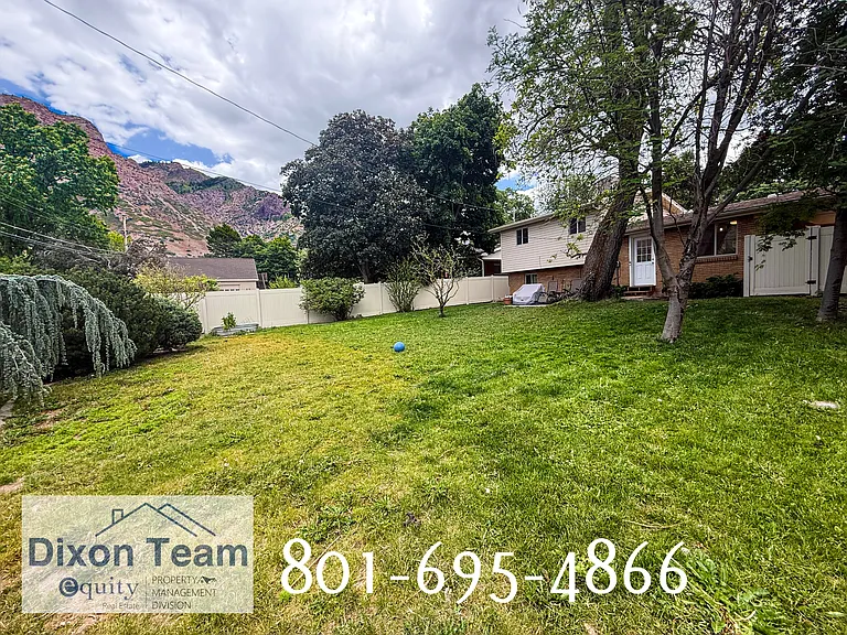 1230 Douglas St — Photo 18