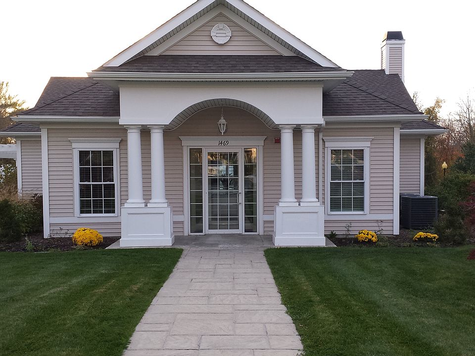 Main Entrance to club house