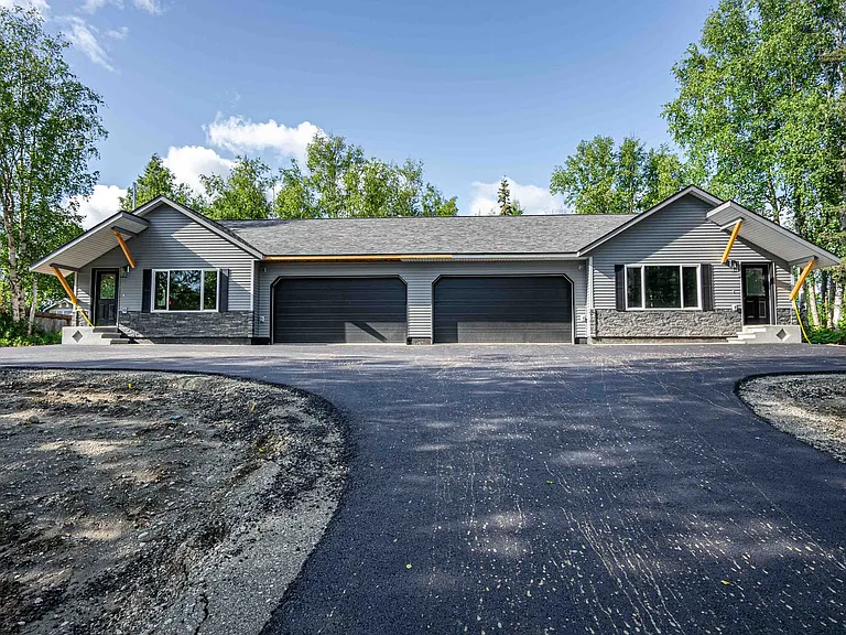725 W Briar Dr — Photo 21