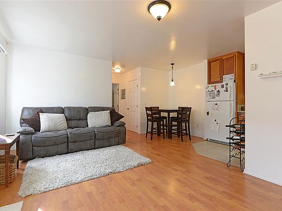 4th image of 1049 Hornblend St