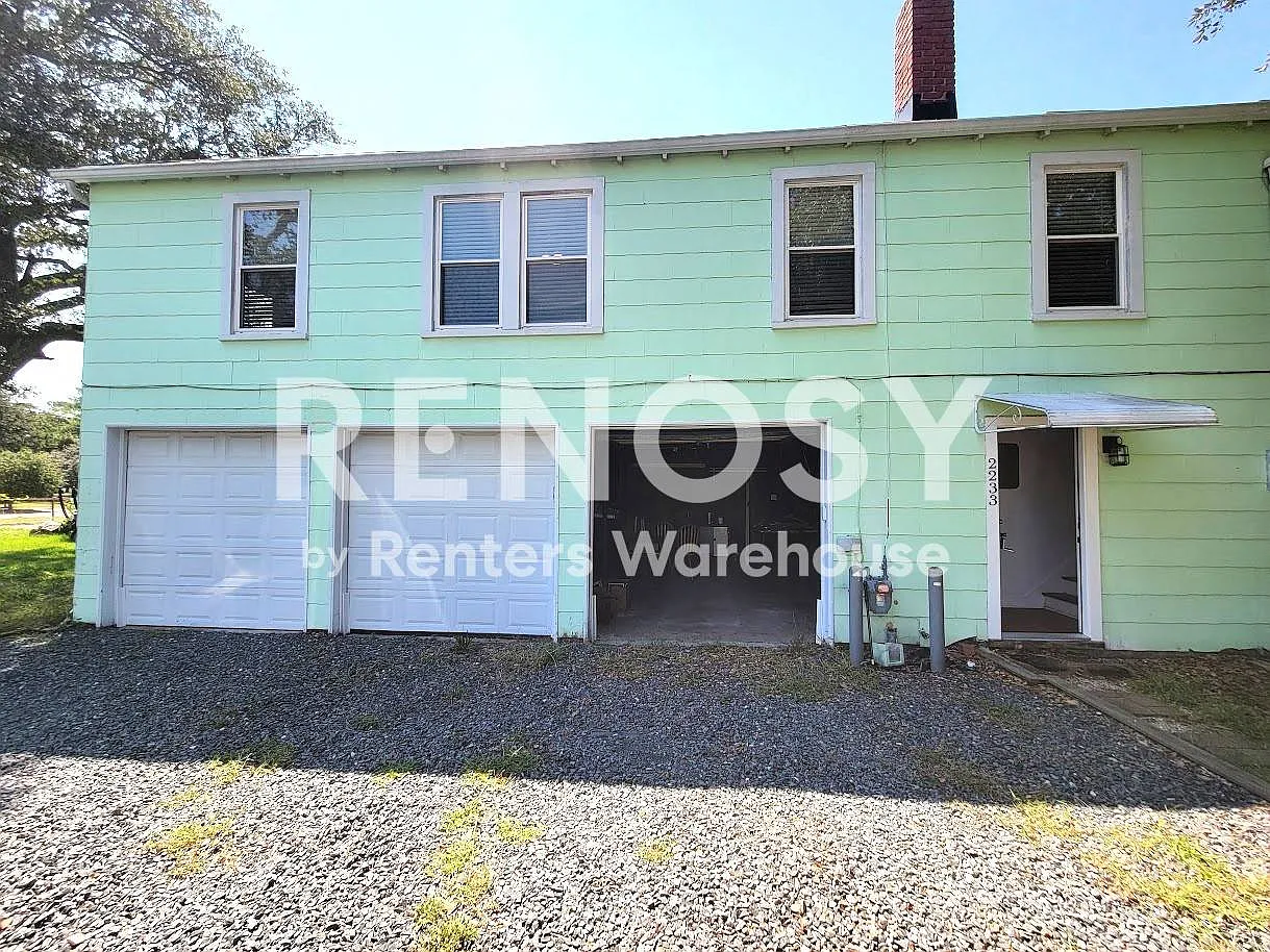 One block from the beach! — Photo 2