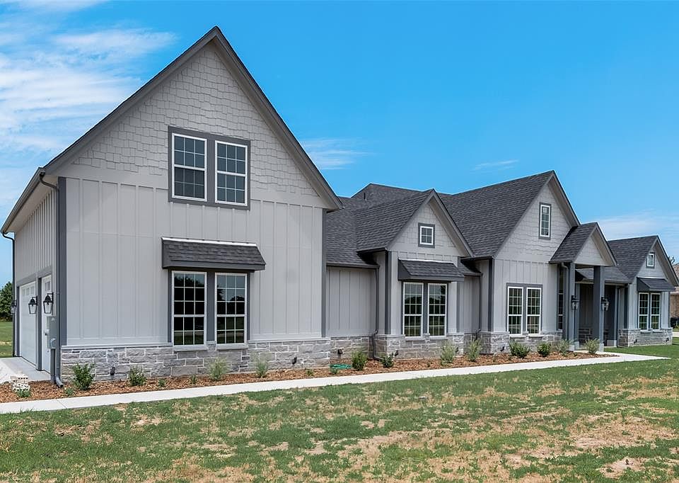1st image of 997 Oak Hollow Ln