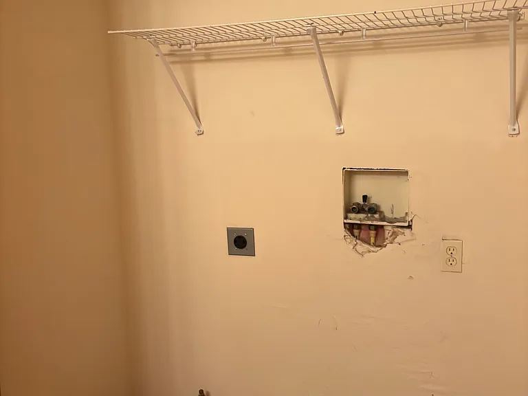 514 N Westmount Dr #4 — Photo 11