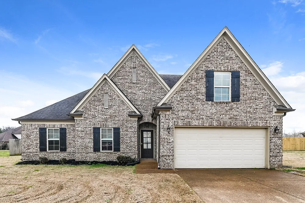 4 bed, 2.0 bath, 2011 sqft, $3,470 — Photo 1