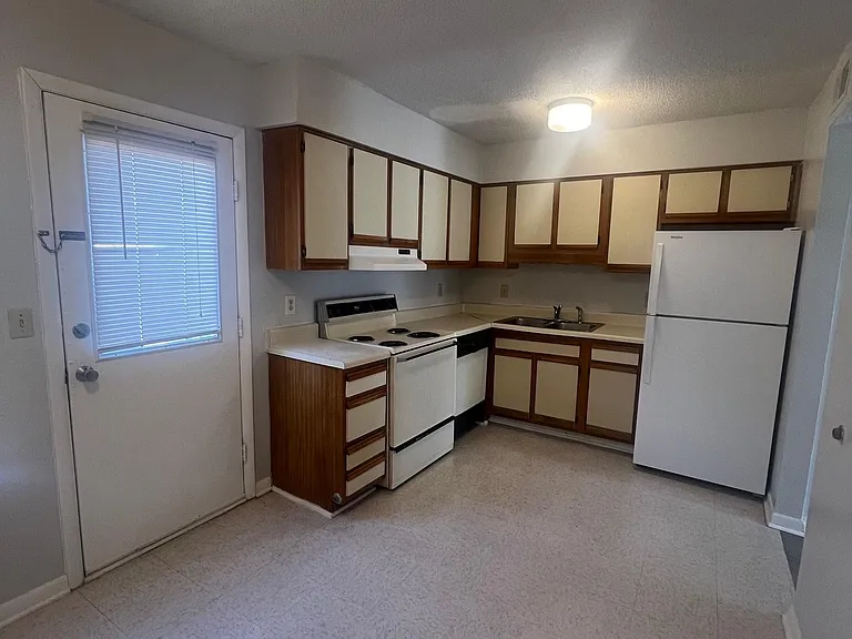 206 Greenwood Dr #206 — Photo 6