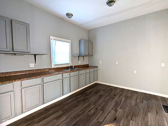 4th image of 1128 N Holmes Ave