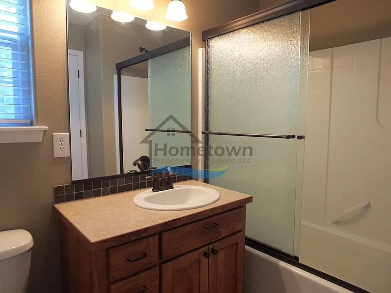 908 E Davis Ave — Photo 20