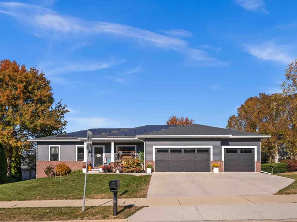 3103 Fox Creek Rd, Bloomington, IL 61705