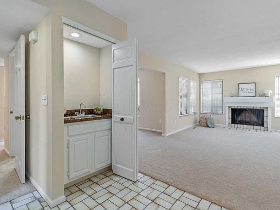 2nd image of 204 Saint Jacques St