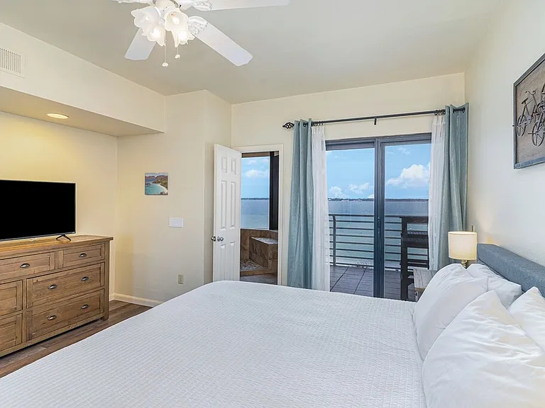 1390 Fort Pickens Rd #210 — Photo 9