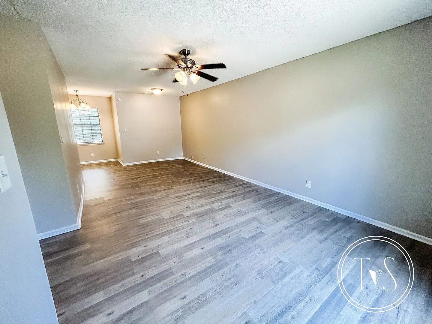 Charming 3-bedroom/2-bath home in Garden Heights subdivision — Photo 4
