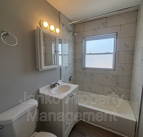 2109 119th St #10 — Photo 5