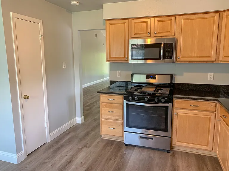 1604 Holstein Dr — Photo 9