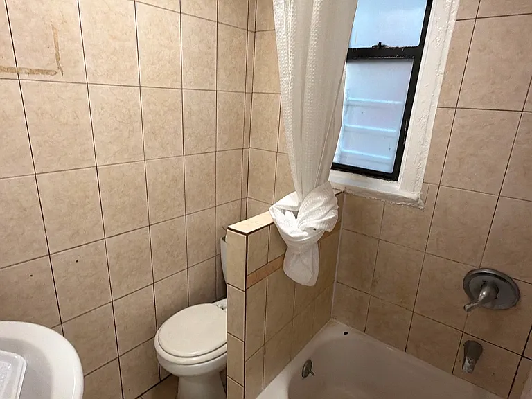 2284 Beaumont Ave #1 — Photo 5