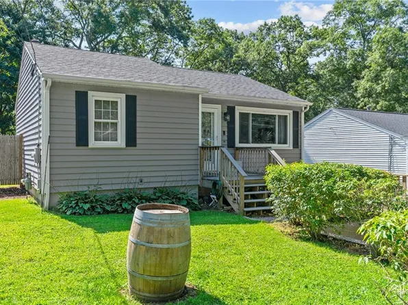 32 Mohawk St, Coventry, RI 02816