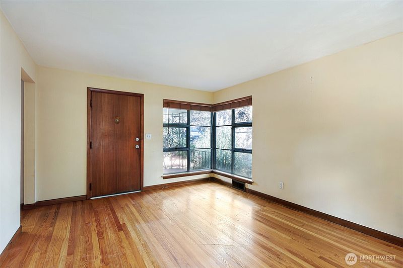 4th image of 4815 S Holly Street