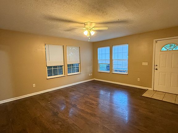 5th image of 2221 Belvoir Ave