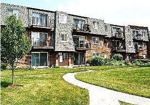 For Sale: 9369 Bay Colony, Des Plaines, IL 60016