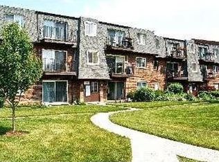 9369 Bay Colony Dr APT 2S, Des Plaines, IL 60016