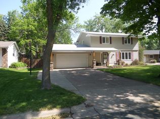 993 Tiller Ln, Shoreview, MN 55126