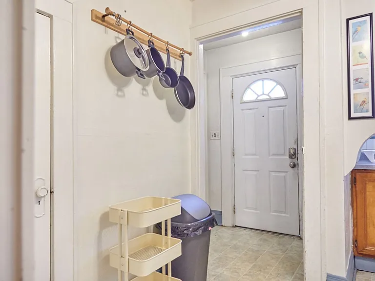 504 SW 10th St — Photo 10
