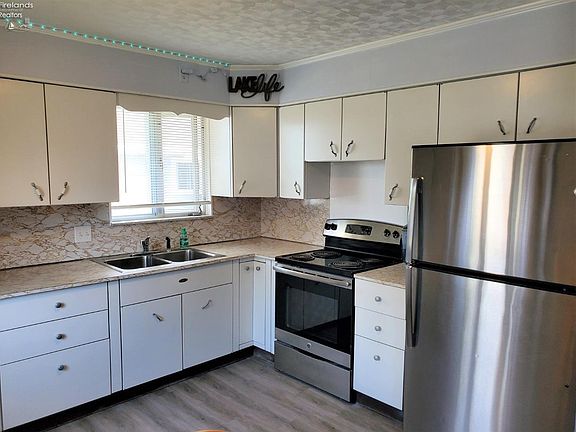 4th image of 247 N Maplewood Dr