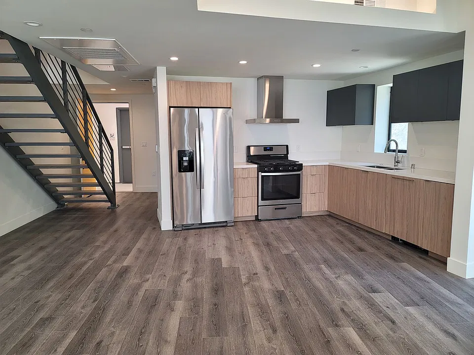 862 Moraga Dr.