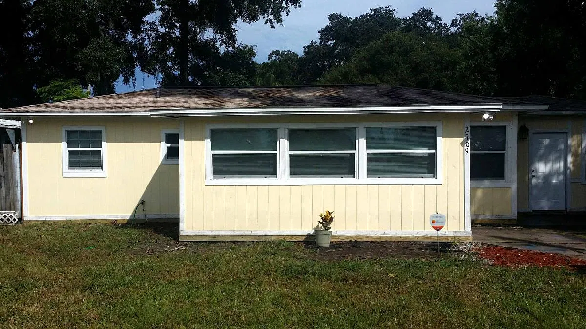 3 bed, 1.5 bath, 1250 sqft, $1,925 — Photo 1