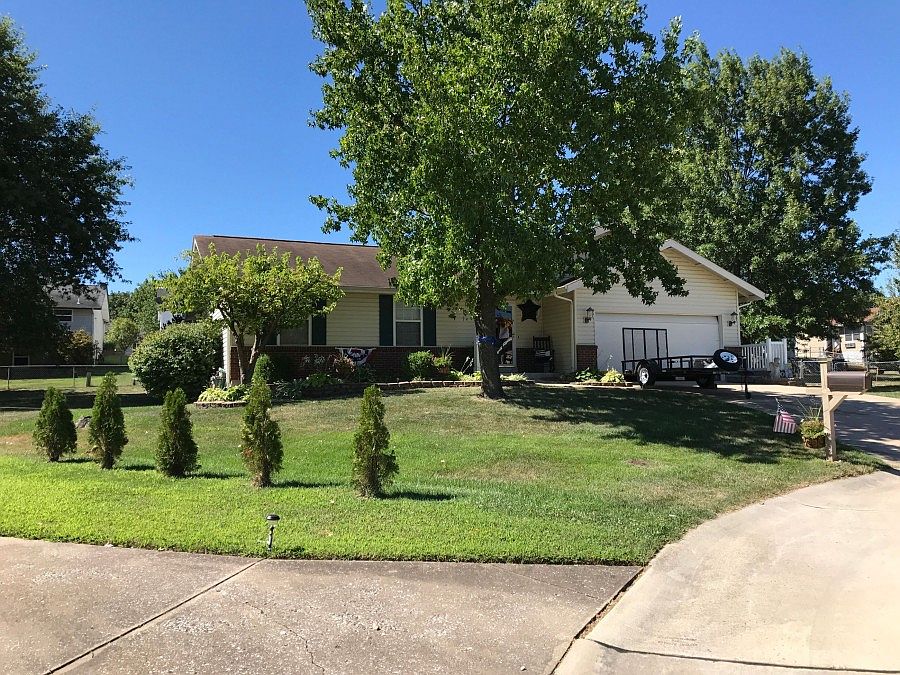 2nd image of 242 Surrey Ct