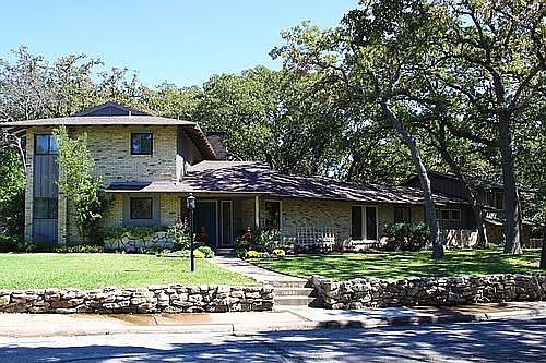 1st image of 1702 Live Oak Dr