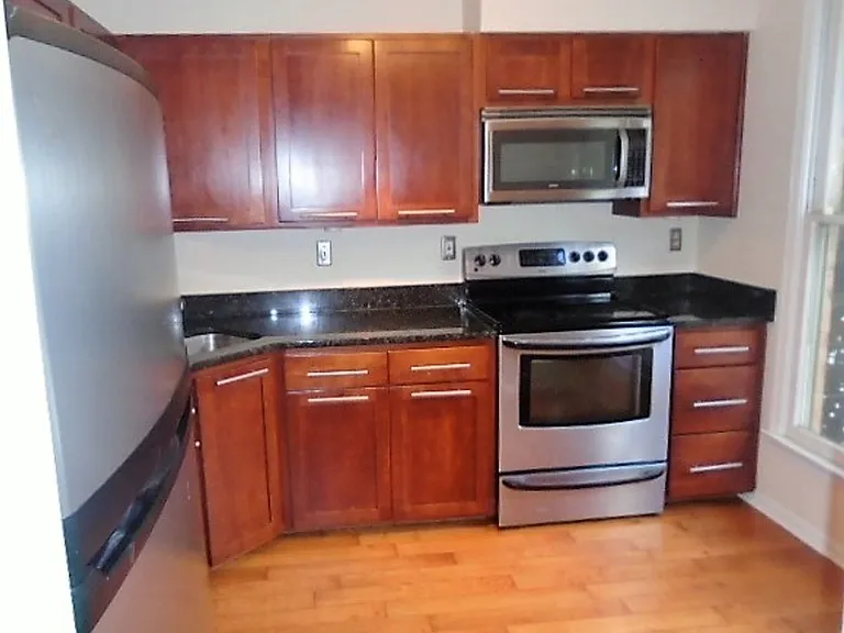 1211 S Linwood Ave — Photo 2