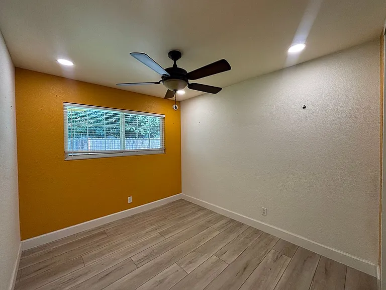 401 Klamath Dr — Photo 14
