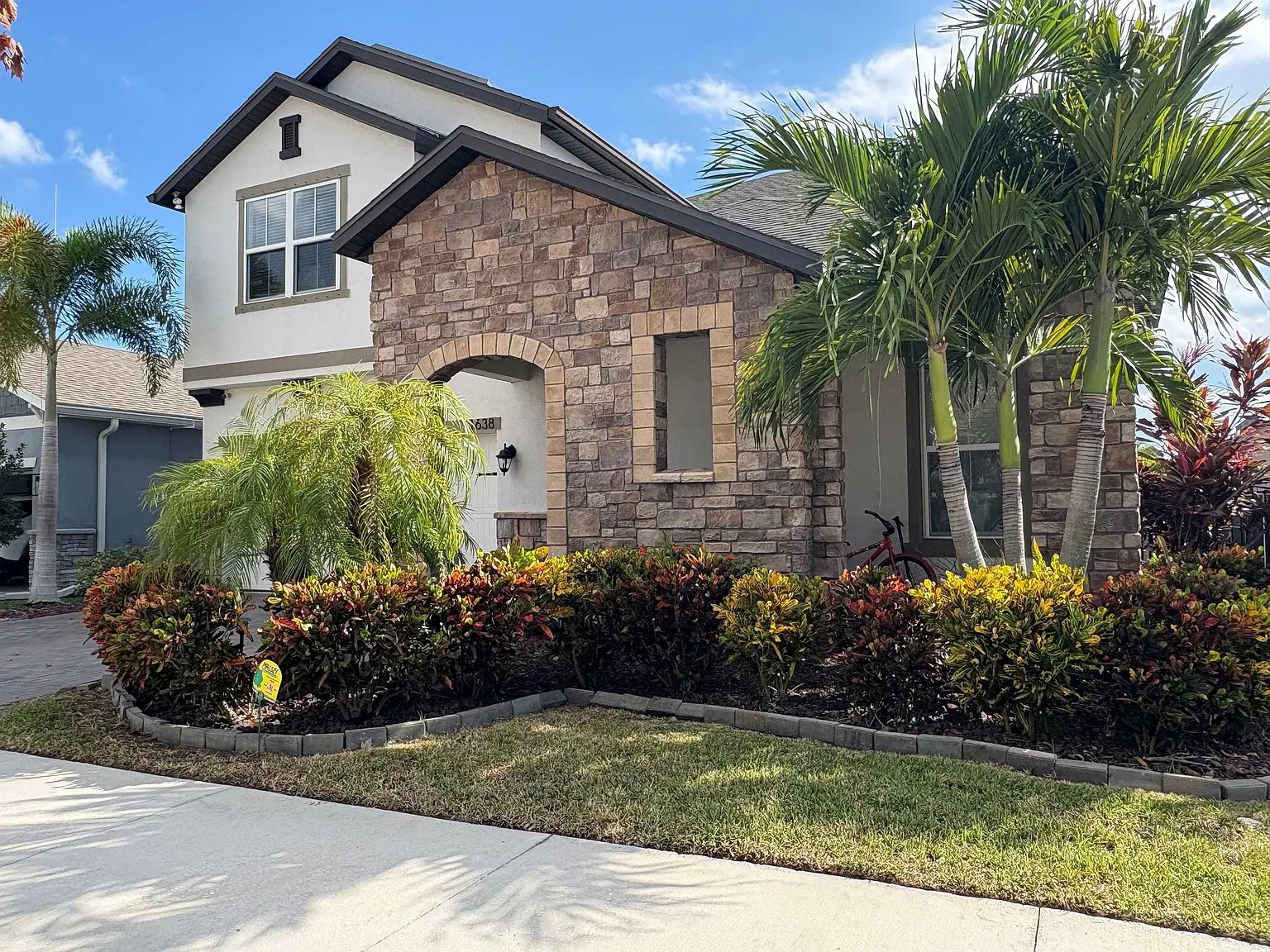 Gorgeous Westchase Home Ready Now For Move In! — Photo 2