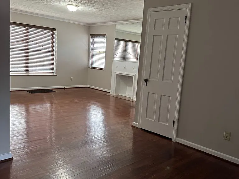 931 Kenwick Rd #B — Photo 2