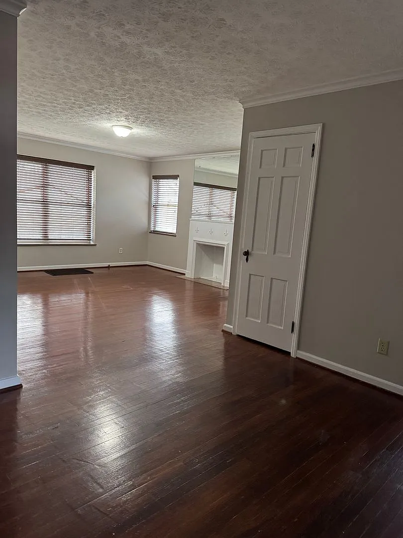 Building Photo - 931 Kenwick Rd #B