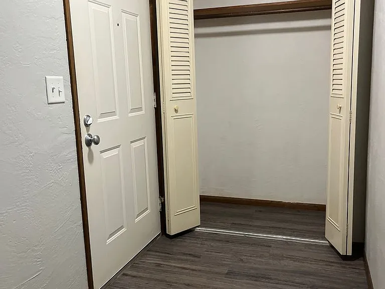 South Crest Apartments — Photo 16