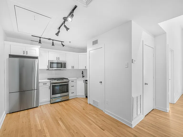 716 Madison St #204 — Photo 1