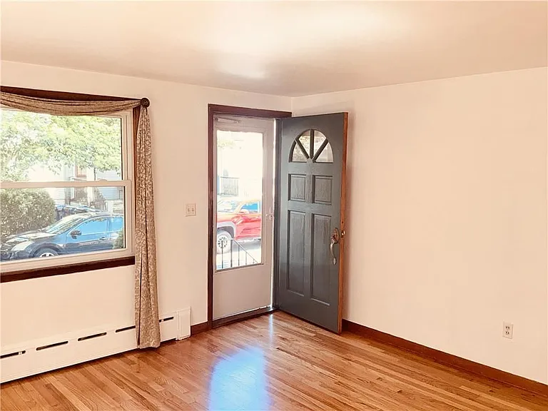 25 Thurston Ave #B — Photo 2