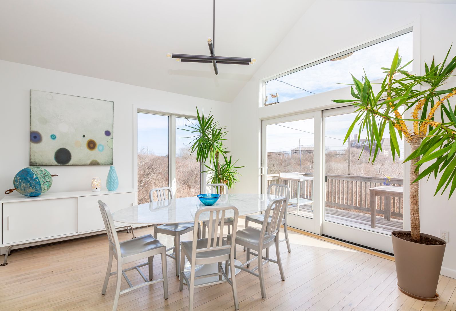  Dining area, 2nd floor