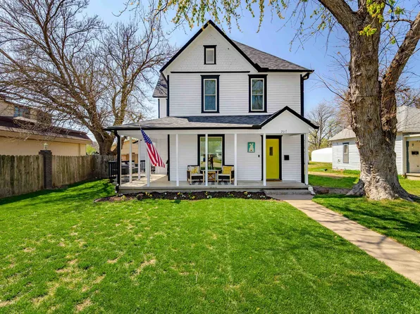 207 N 7th St, Sterling, KS 67579