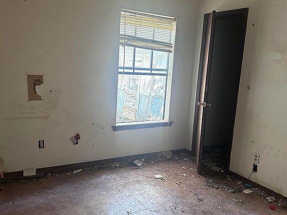 5th image of 806 S Q St