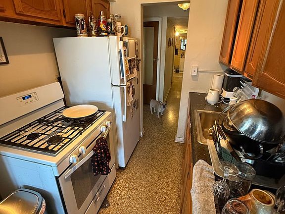 3rd image of 2634 N Maryland Ave APT D