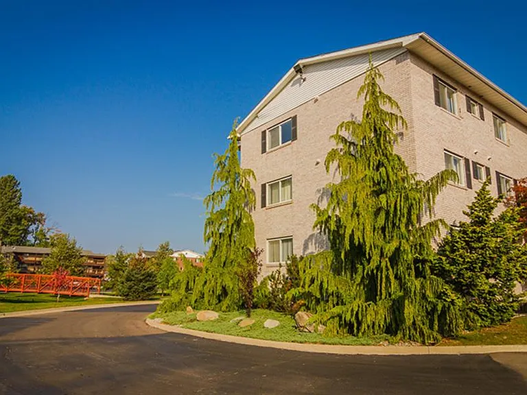 Creek Club Apartments — Photo 11