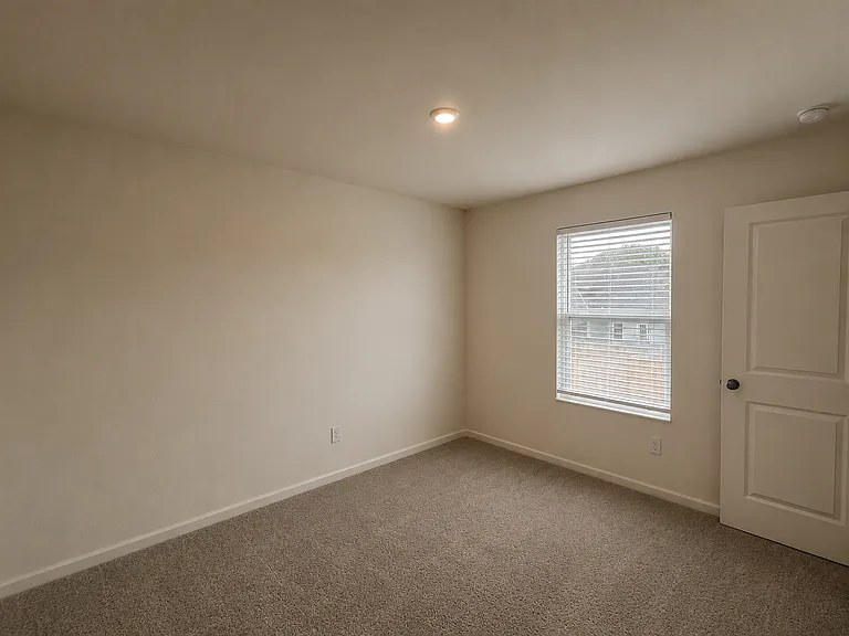 308 London Ct — Photo 25