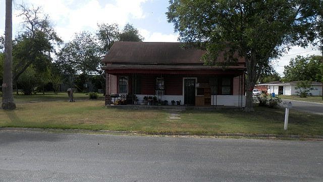 1st image of 1301 Holloman Dr
