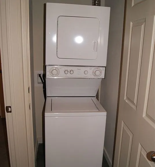 785 E Independence St — Photo 2